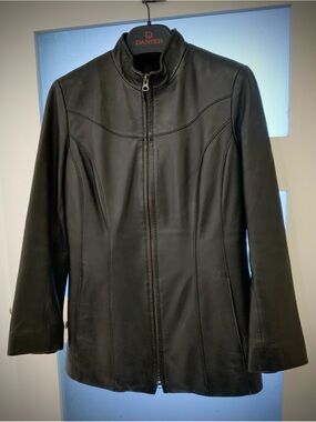 Danier Black Women's Leather Zip-Front Jacket with warm lining  XS size